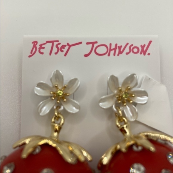 BETSEY JOHNSON 3D Enamel & Crystal Studded Strawberry Earrings & Flowers NWT - Picture 4 of 5